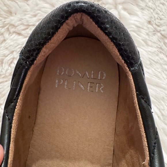 Donald Pliner Shoes! New worn one time! Black and white shows women. W size 6.5 - Picture 5 of 5